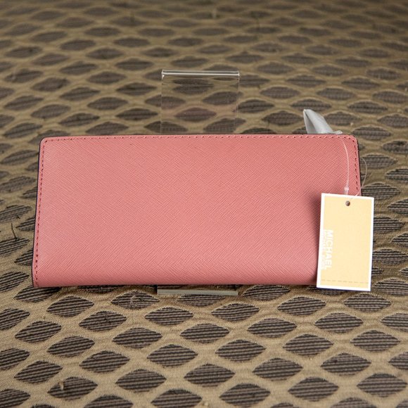 Michael Kors Carryall with ID - Picture 2 of 7